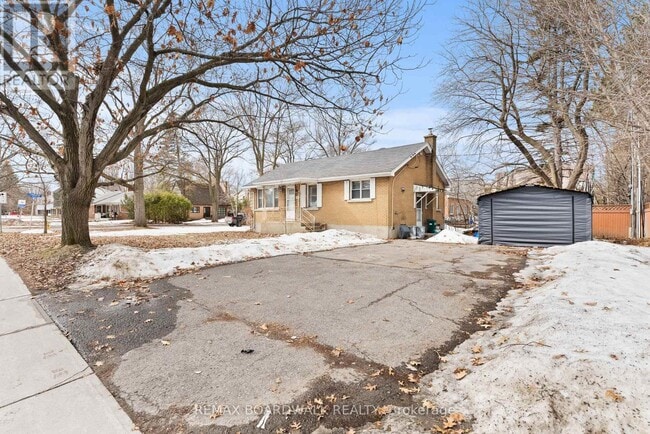 1610 Alta Vista Dr in Ottawa, ON - Building Photo - Building Photo