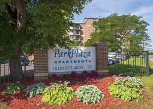 Park Plaza in Minneapolis, MN - Foto de edificio - Building Photo