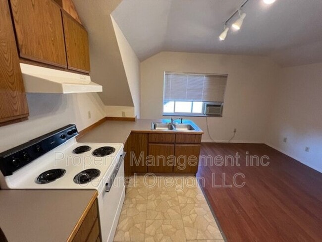 354 NE Penn Ave in Bend, OR - Building Photo - Building Photo