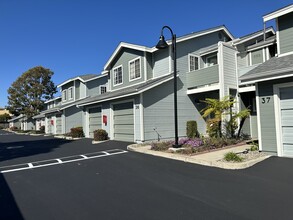 Oak Park Village Apartments in Grover Beach, CA - Foto de edificio - Building Photo