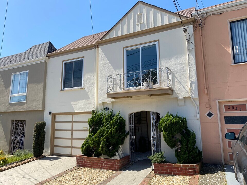2047 32nd Ave in San Francisco, CA - Building Photo