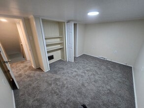 158 Baker St, Unit D16 in Aliquippa, PA - Foto de edificio - Building Photo