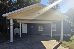 801 Queenswood St in Montgomery, TX - Building Photo