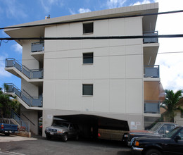 718 Mccully St in Honolulu, HI - Building Photo - Building Photo