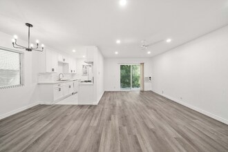 1348 N Vista St in Los Angeles, CA - Building Photo - Building Photo