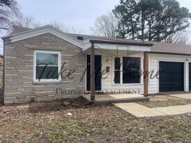 2042 S Hampton Ave in Springfield, MO - Building Photo