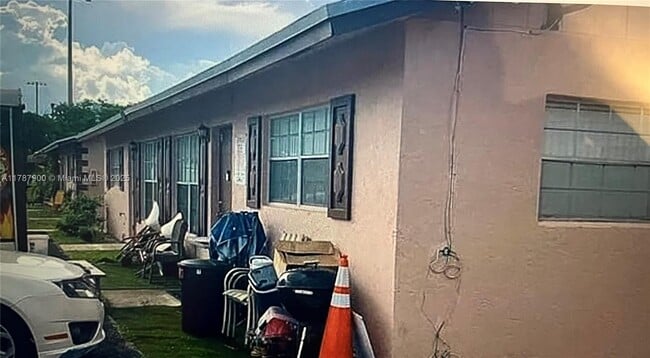 1481 NW 22nd St in Fort Lauderdale, FL - Building Photo - Building Photo