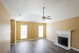 104 Stonehaven Dr in Pelham, AL - Building Photo - Building Photo