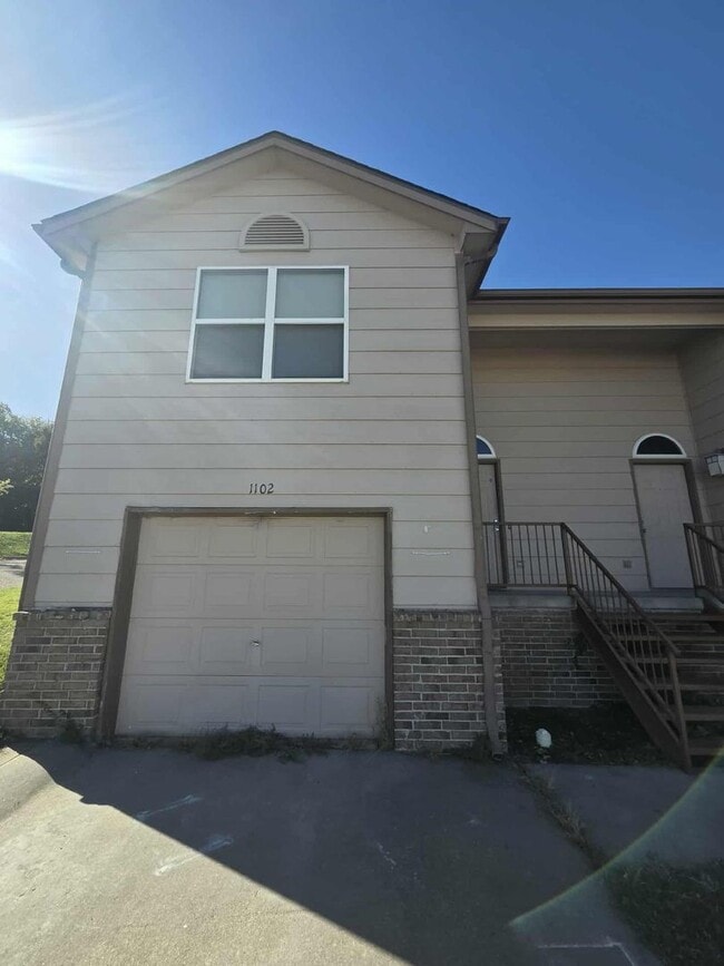 1102 Country Club Ln