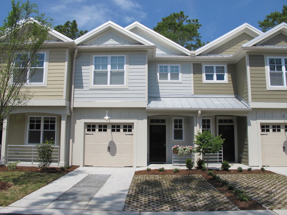 1673 Fallen Leaf Ln in Wilmington, NC - Building Photo