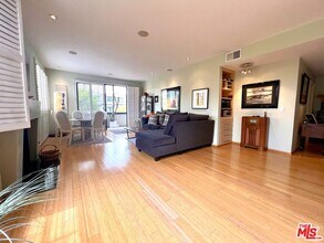 5100 Vía Dolce in Marina Del Rey, CA - Building Photo - Building Photo