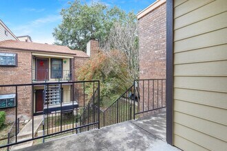 2542 Babcock Rd in San Antonio, TX - Building Photo - Building Photo