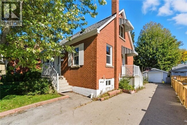 425 Upper Gage Ave in Hamilton, ON - Building Photo - Building Photo