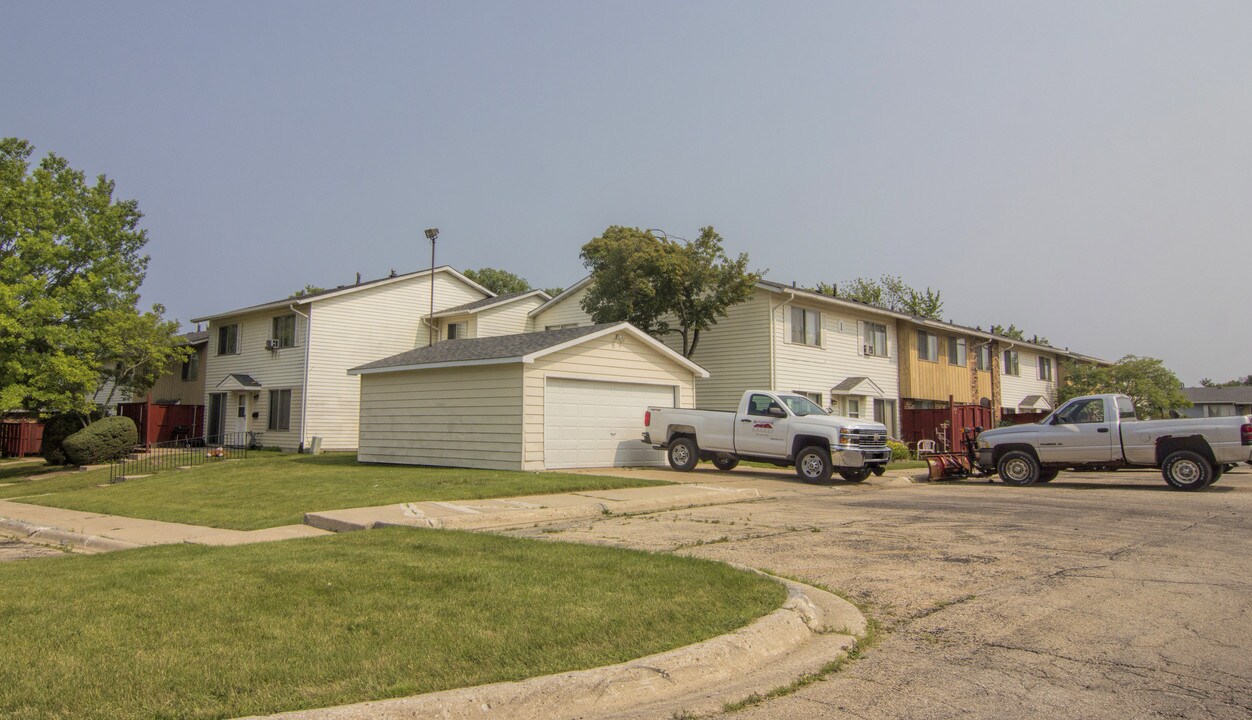 Manchester Knolls Cooperative in North Chicago, IL - Foto de edificio