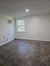 201 Pine Bend Ct in Cleveland, TX - Building Photo - Building Photo