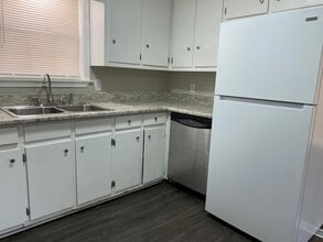 2135 Hayes St in Humboldt, TN - Foto de edificio - Building Photo