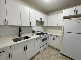142 SW 18th Ave in Miami, FL - Building Photo