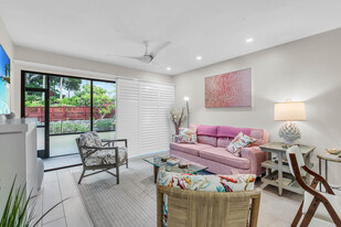 600 Neapolitan Way in Naples, FL - Building Photo