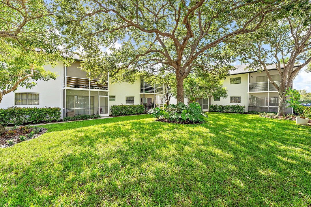 Ocean House in Jupiter, FL - Building Photo