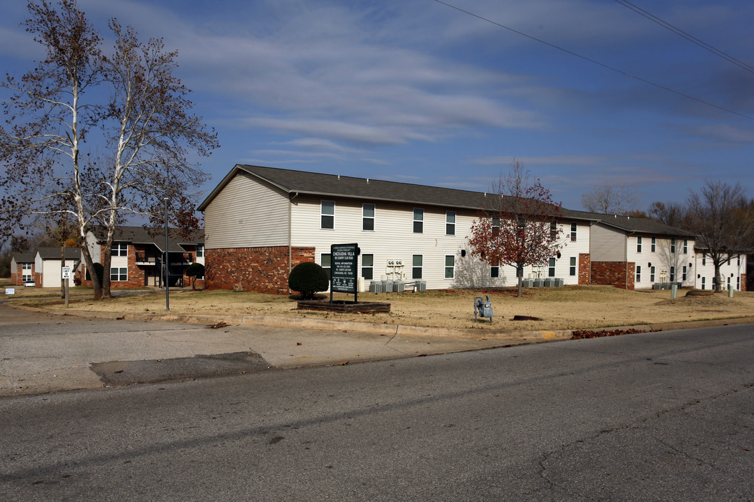 Chickasha Villa in Chickasha, OK - Building Photo