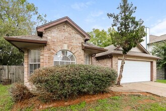 16907 Dusty Mill Dr E in Sugar Land, TX - Foto de edificio - Building Photo