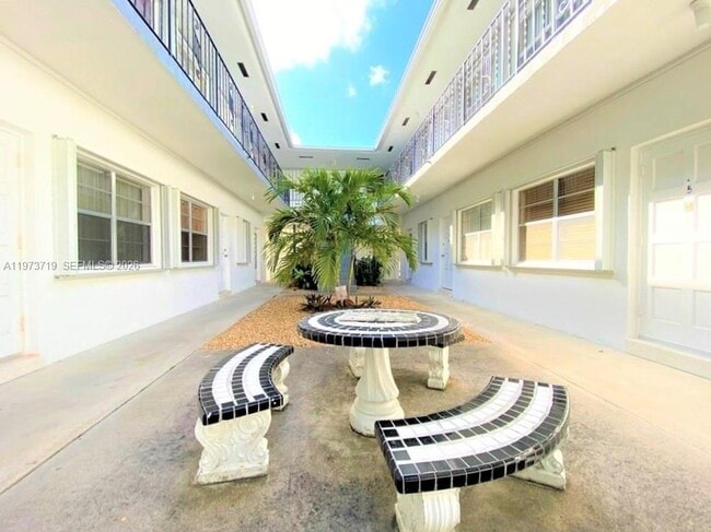 1710 Madison St in Hollywood, FL - Building Photo - Building Photo