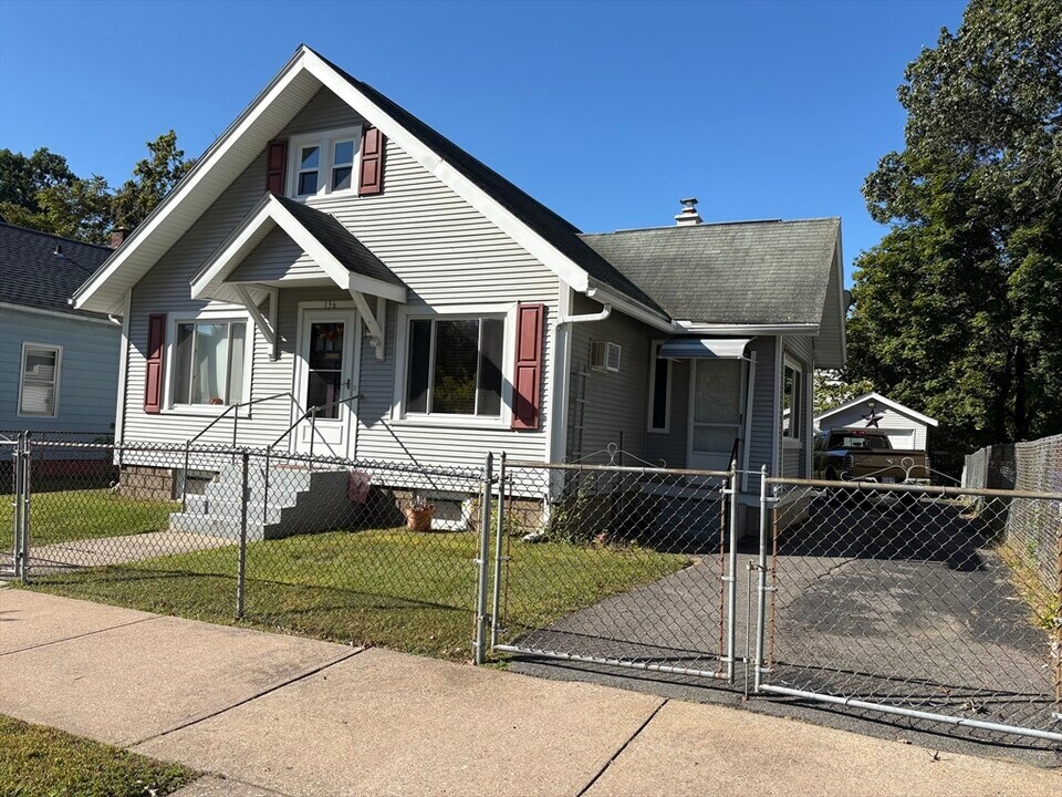 136 Maynard St in Springfield, MA - Building Photo