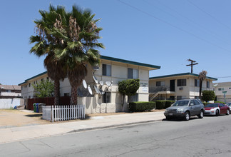 Solano Apartments in El Cajon, CA - Foto de edificio - Building Photo