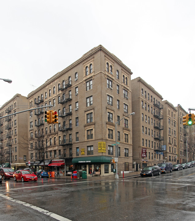 801-811 W 181st St in New York, NY - Building Photo