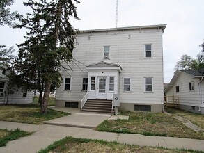 410 N Sargent Ave in Glendive, MT - Building Photo - Building Photo