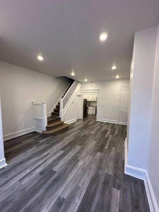 2449 N 33rd St in Philadelphia, PA - Building Photo