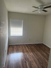 3257 NW 47th St in Miami, FL - Building Photo - Building Photo