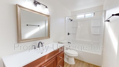 1197 Lancers Ln in Redding, CA - Building Photo - Building Photo