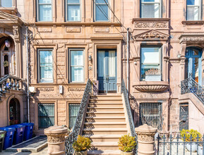 930 Hudson St in Hoboken, NJ - Foto de edificio - Building Photo