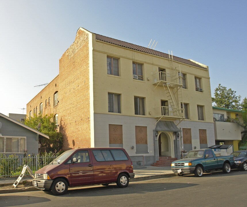 1219 N Beachwood Dr in Los Angeles, CA - Building Photo