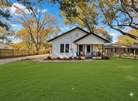 2708 W Collin St in Corsicana, TX - Building Photo