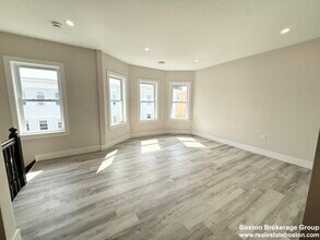 10 Cawfield St, Unit #3 in Boston, MA - Building Photo - Building Photo