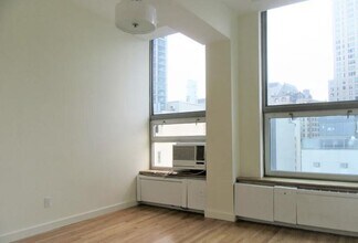 102 Fulton St in New York, NY - Building Photo - Building Photo