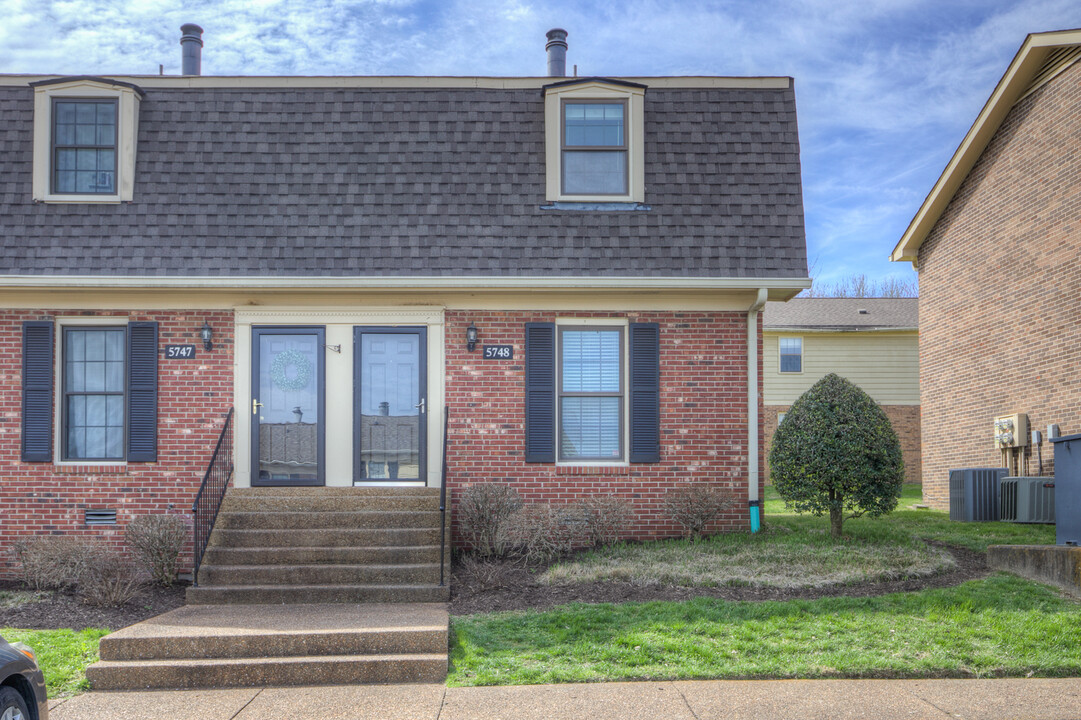 5748 Brentwood Trace in Brentwood, TN - Foto de edificio
