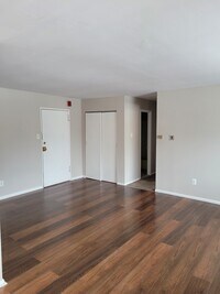Benton Court Apartments - 6