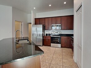 1045 Bains Lake Dr in Jacksonville, FL - Foto de edificio - Building Photo