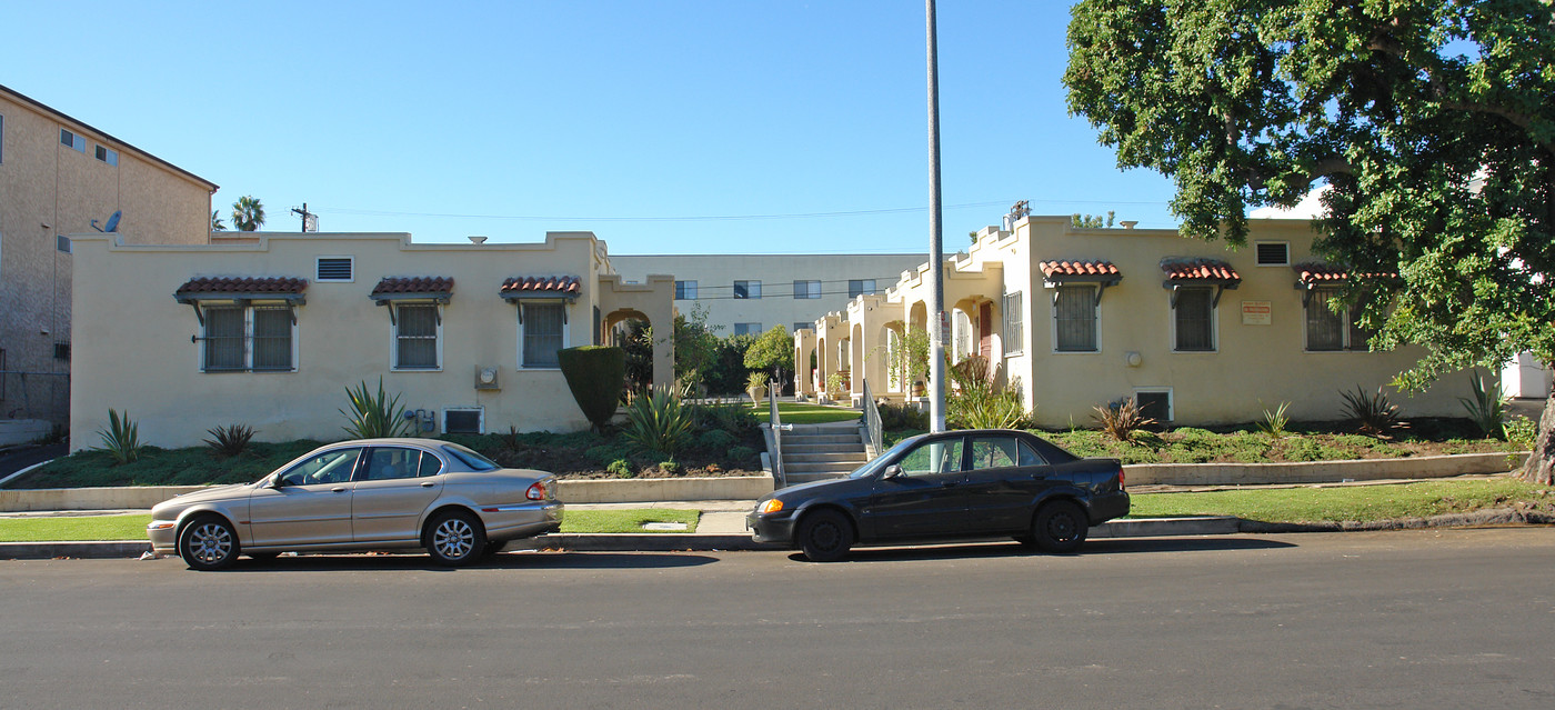 1187 S Bronson Ave in Los Angeles, CA - Building Photo