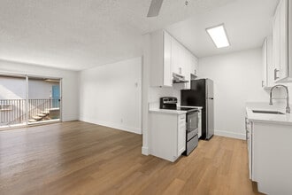 Terre at 989 Peach in El Cajon, CA - Foto de edificio - Building Photo