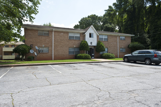 Midway Manor Apartments in Decatur, GA - Building Photo - Building Photo