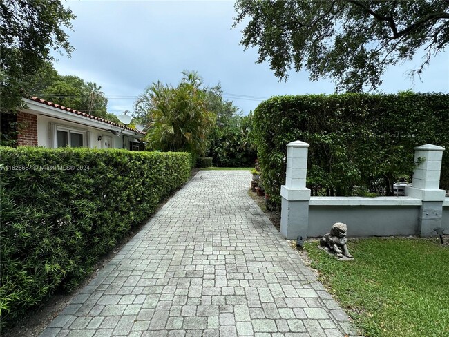 5909 Turin St in Coral Gables, FL - Building Photo - Building Photo