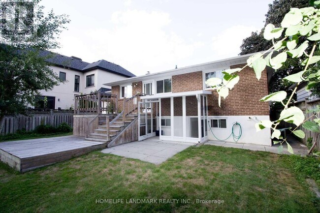 62 Cresthaven Dr in Toronto, ON - Building Photo - Building Photo