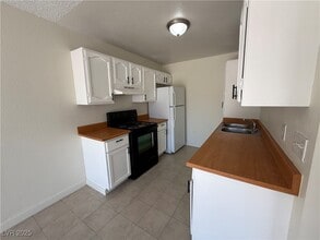 5208 Greene Ln in Las Vegas, NV - Building Photo - Building Photo