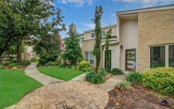 12625 Memorial Dr in Houston, TX - Building Photo - Building Photo