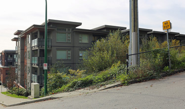 District Crossing in North Vancouver District, BC - Building Photo - Building Photo