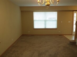 10348 Oxford Dr in Huntley, IL - Foto de edificio - Building Photo